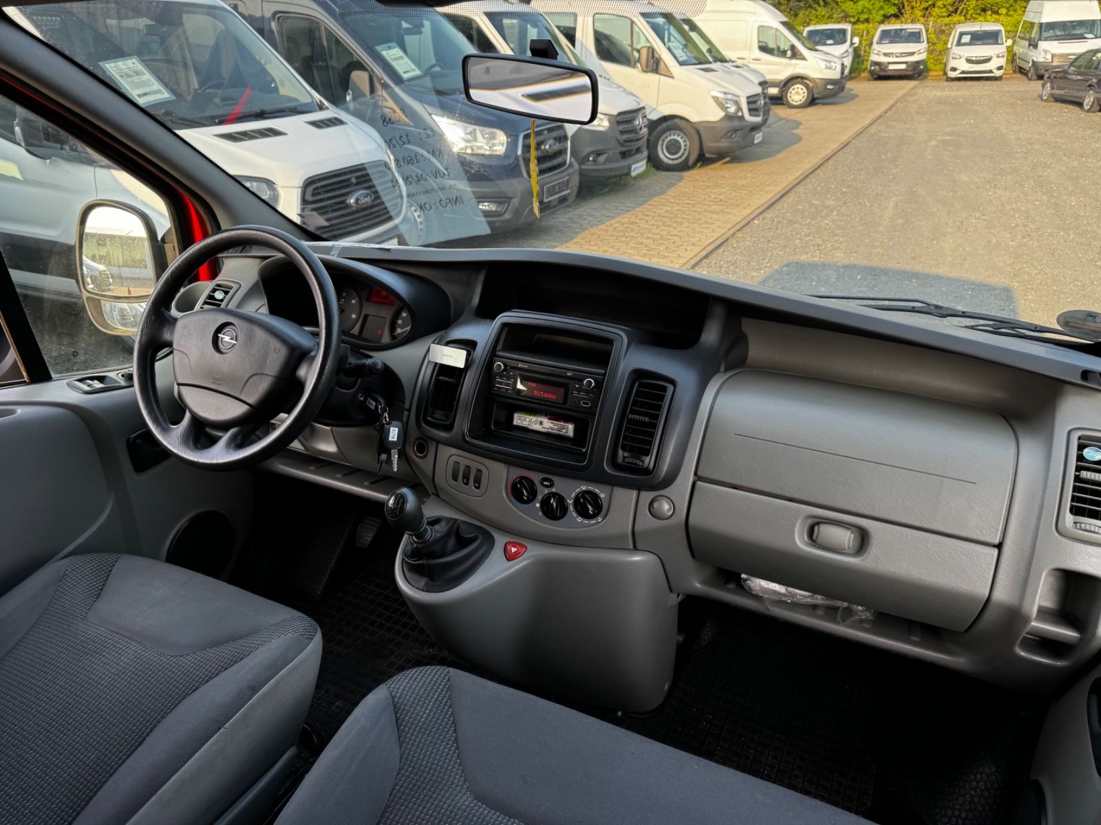 Fahrzeugabbildung Opel Vivaro Kombi Behindertengerecht *8058