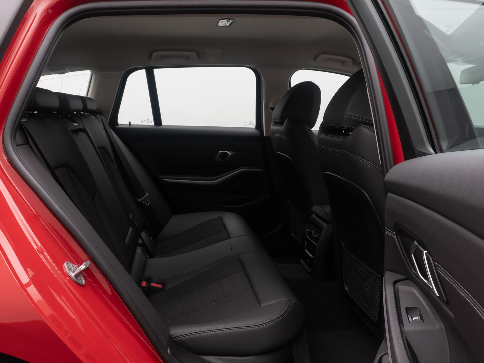 Fahrzeugabbildung BMW 320d xD DAB Alarm HUD HiFi Sportsitz Geschwindig