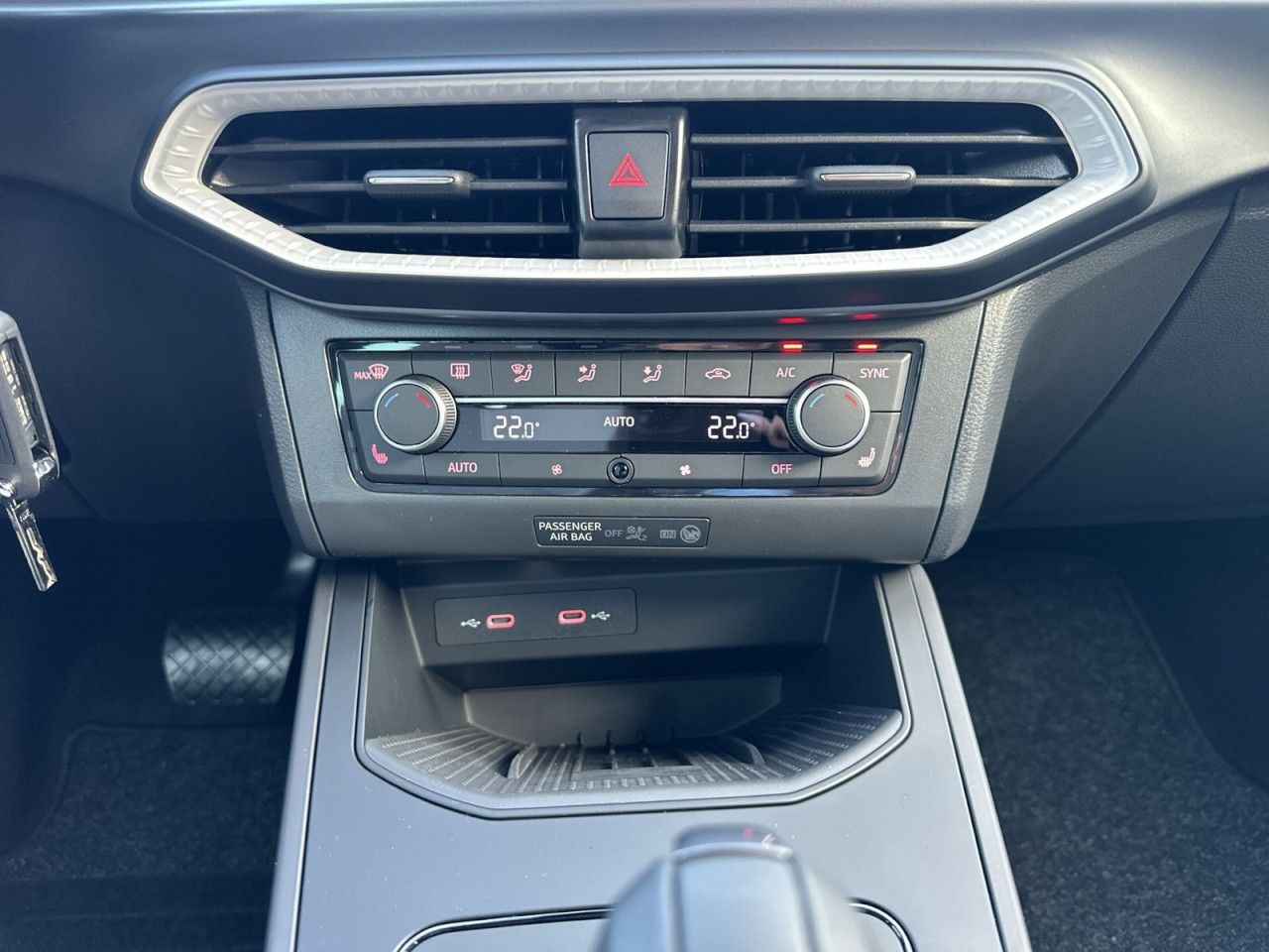 Fahrzeugabbildung SEAT Arona FR 1.0 TSI 116 PS 7-Gang-DSG - mit KI generiert/bearbeitet