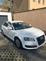 Audi A3 1.6 Sportback Attraction  - Audi A3 mit Benzin-Antrieb: 1.6