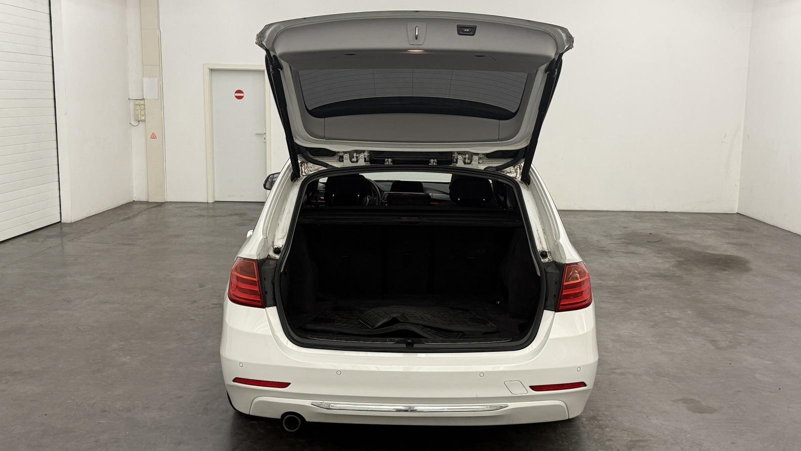 BMW 320 2012 — photo 17