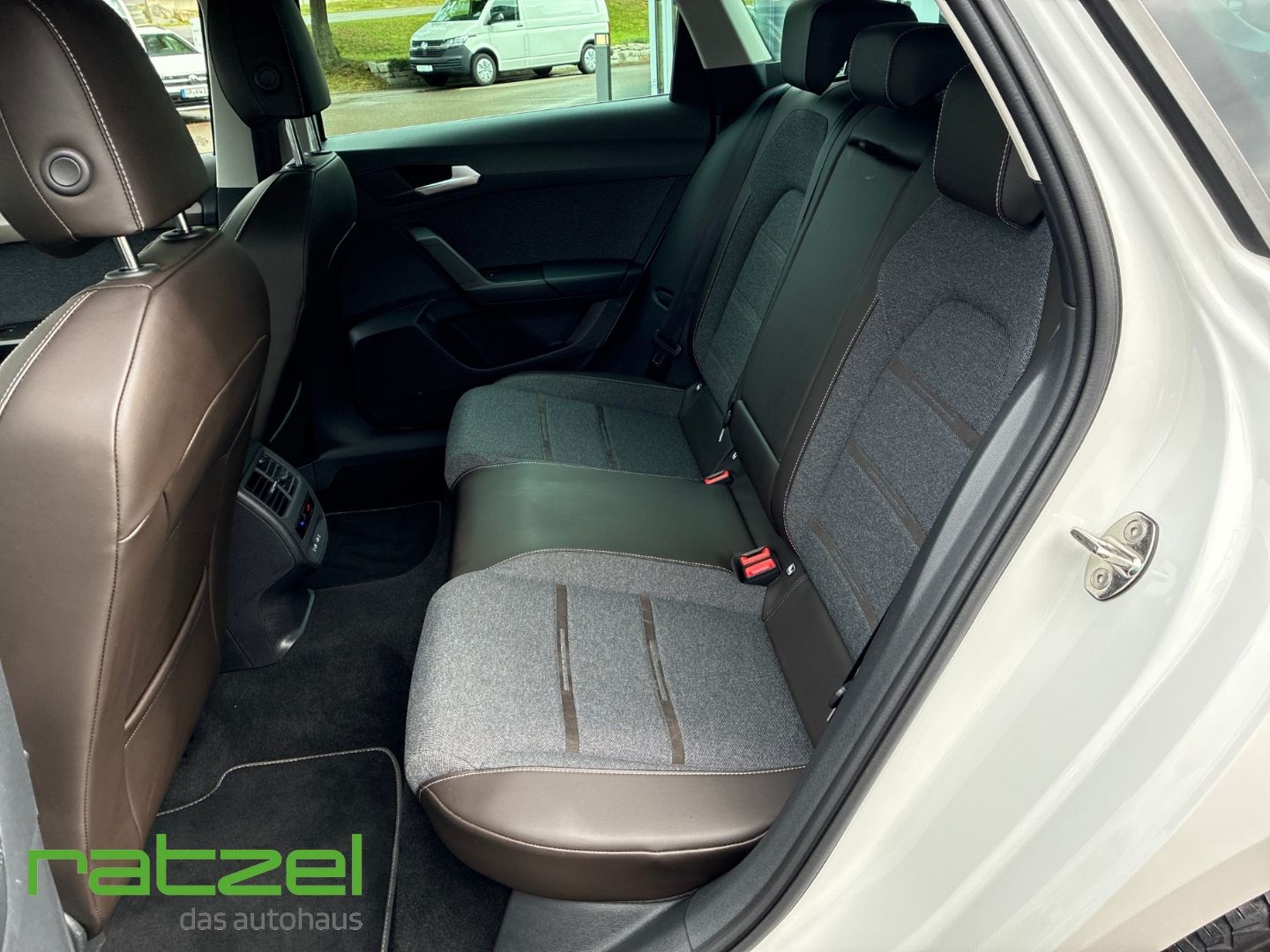 Fahrzeugabbildung SEAT Leon Xcellence 1.5 eTSI Navi Digitales Cockpit L