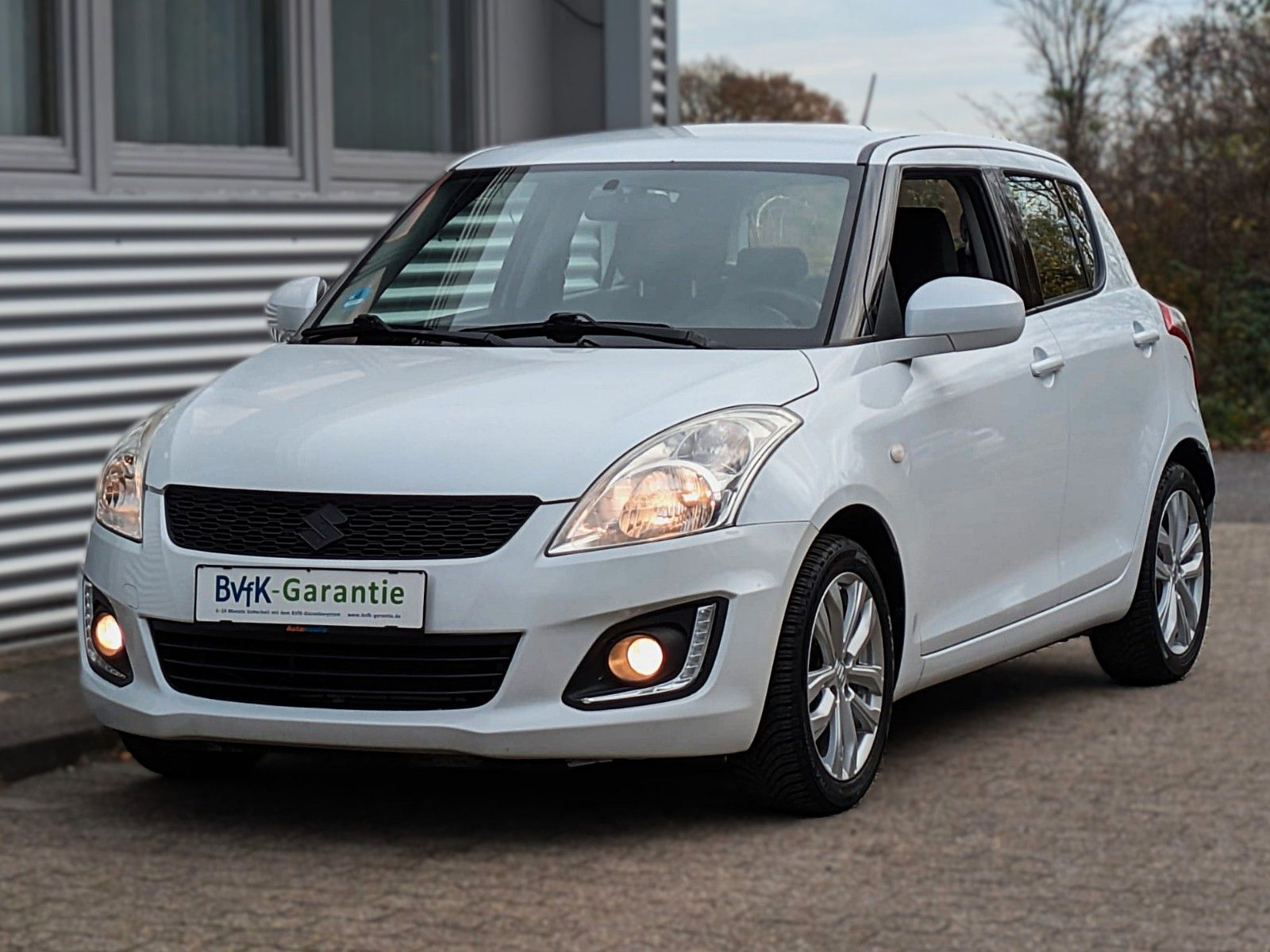 Fahrzeugabbildung Suzuki Swift 1.2 KLIMA TEMPOMAT ALLWETTER AHK ALU