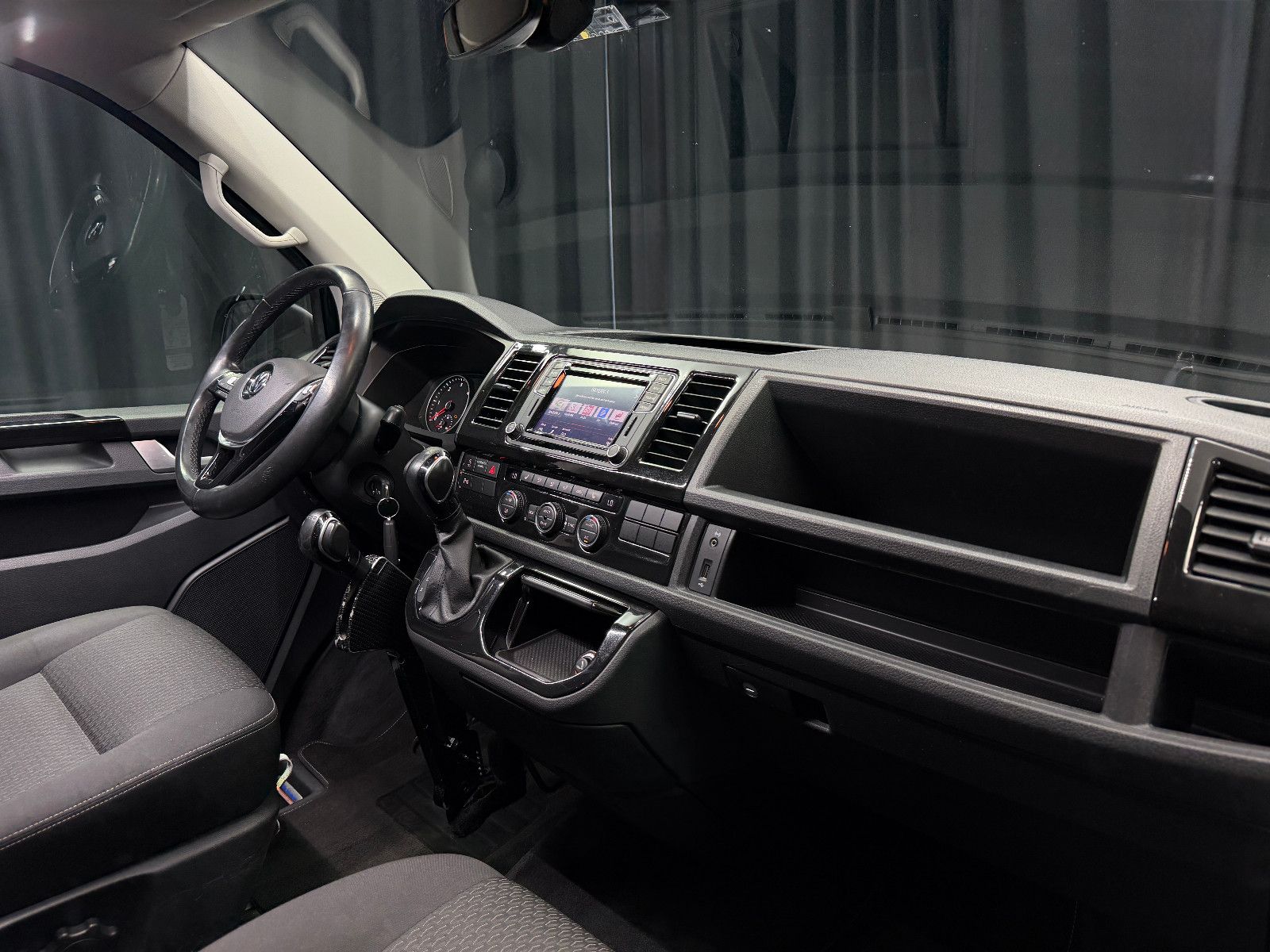 Fahrzeugabbildung Volkswagen T6 Multivan Trendline|Behindertengerecht|DSG|NAV