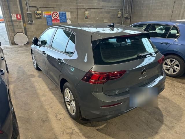 Fahrzeugabbildung Volkswagen Golf VIII Life 2.0 TDI Kamera ACC LED Keyless