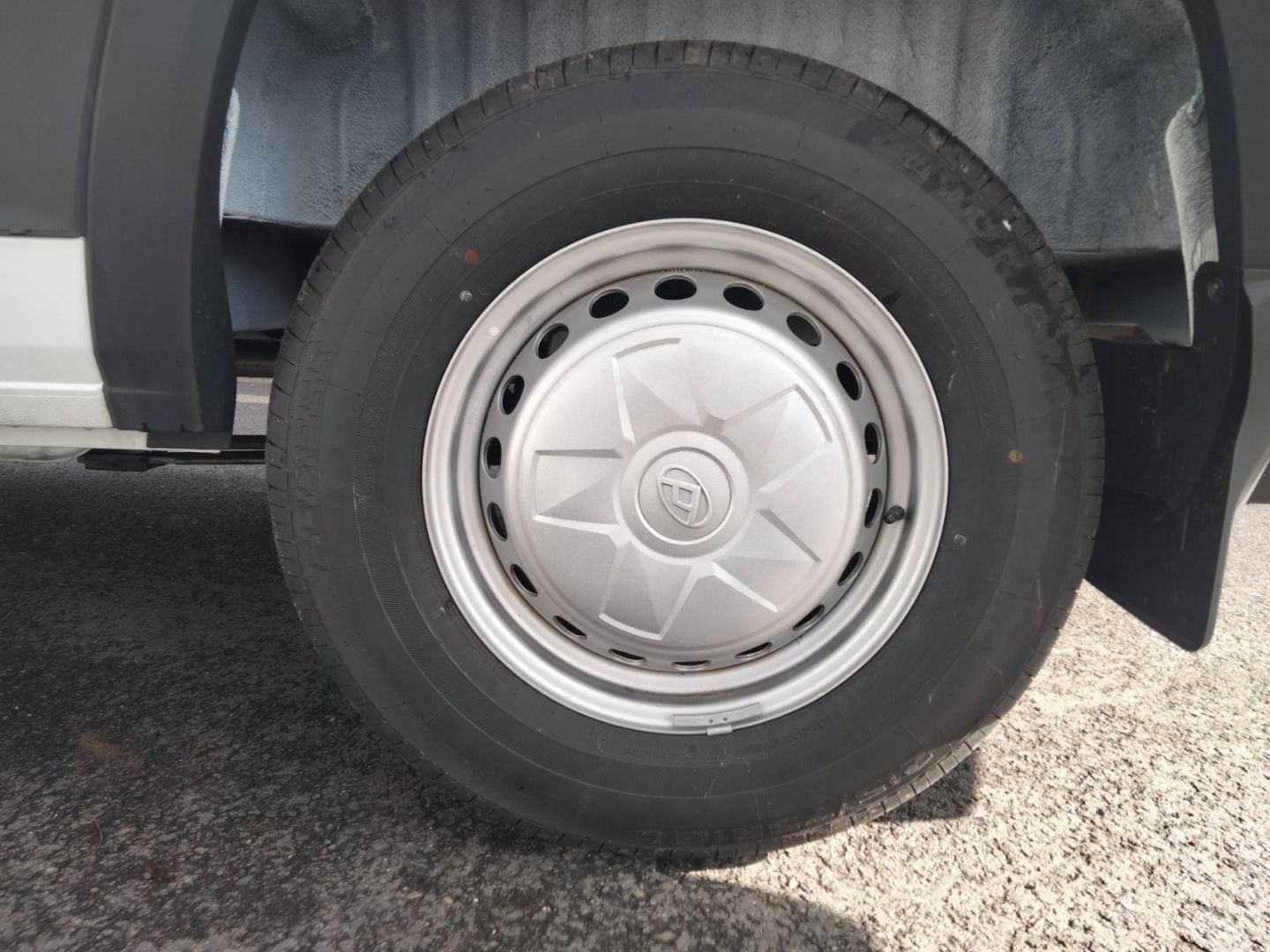 Fahrzeugabbildung Maxus Deliver9 2.0 Diesel Panel Van L3H2 FWD Base