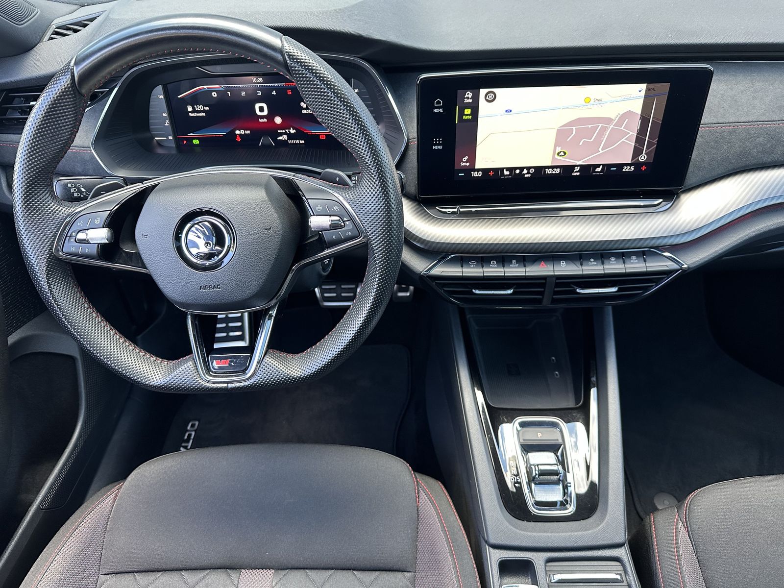 Fahrzeugabbildung SKODA Octavia Combi RS NAV+MATRIX+PANO+STHZ+18ZOLL+KAM