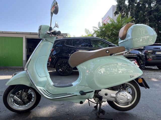 Vespa Primavera 50 mit Topcase