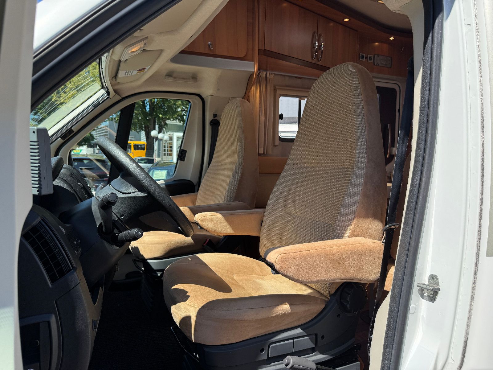 Fahrzeugabbildung HYMER / ERIBA / HYMERCAR T 614 CL 2X2 EXCLUSIVE LINE DUCATO MAXI SOLAR 1H