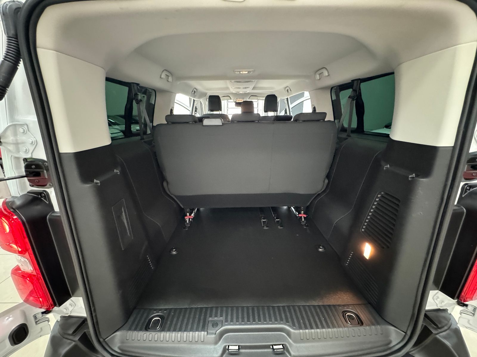 Peugeot Traveller - Bild 11