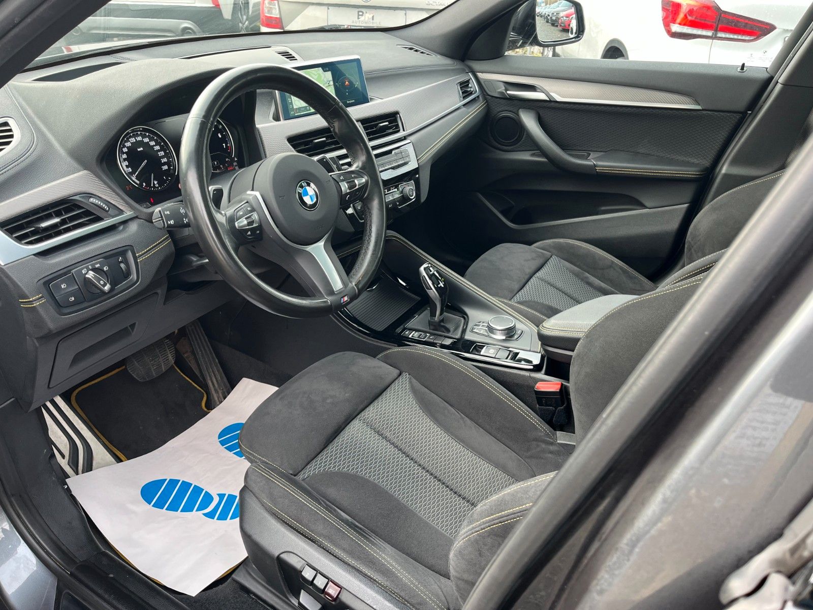 Fahrzeugabbildung BMW X2 sDrive20i M SPORTPAKET X Navi Pano LED HUD