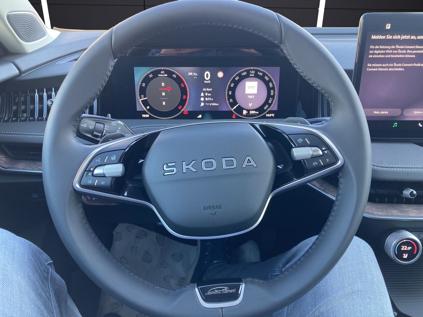 Fahrzeugabbildung SKODA Superb Combi 2.0 TDI L&K, DSG, AZV, Matrix, Navi