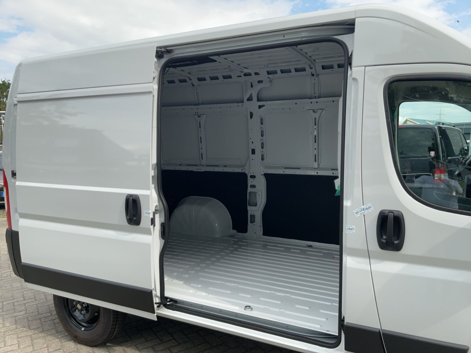 Fahrzeugabbildung Fiat Ducato L2H2 140 Maxi Premiumkabine, Kamera