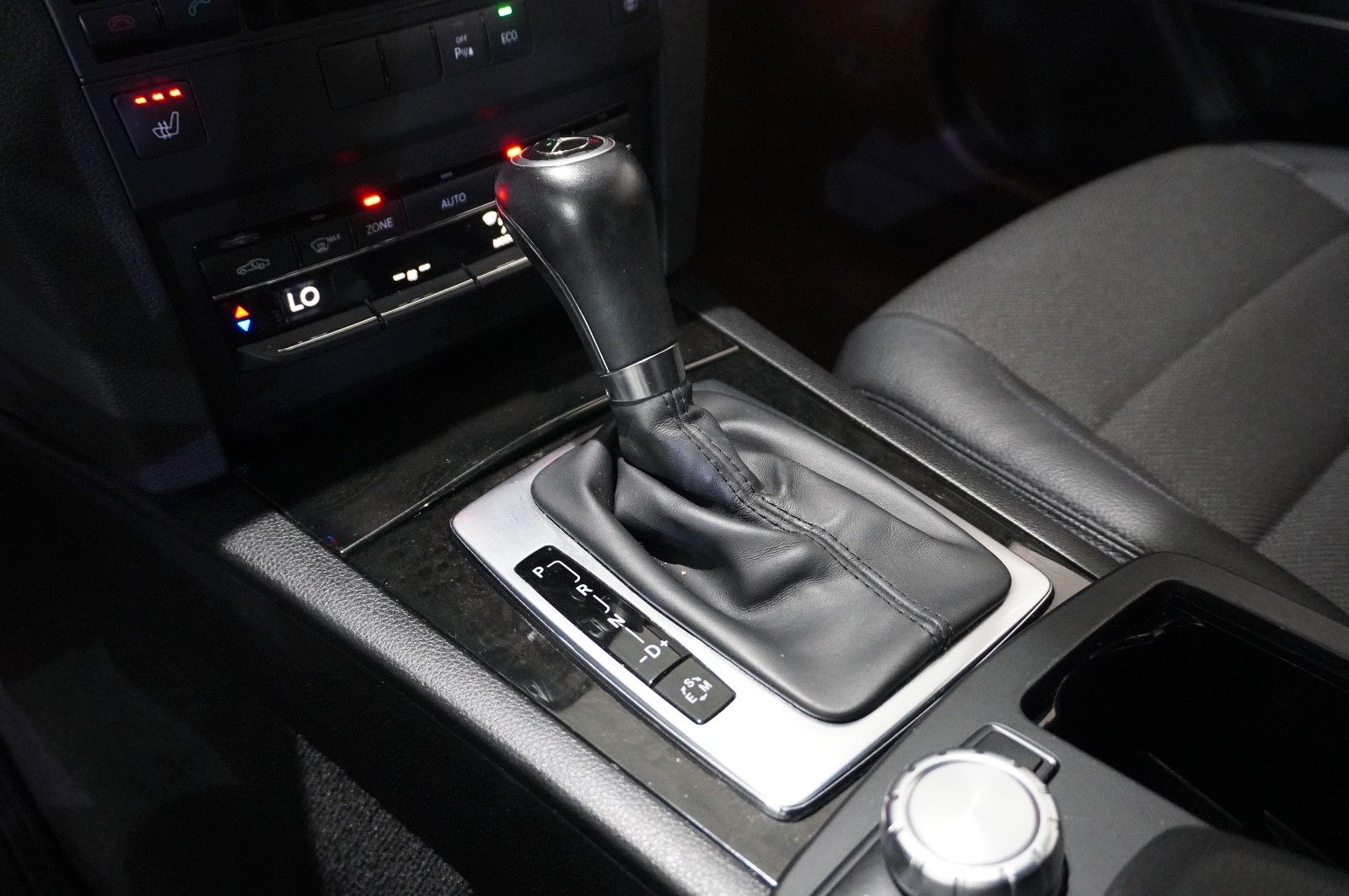 Fahrzeugabbildung Mercedes-Benz E 200 COUPE AVAMTGRADE NAVI/SHZ/SPORT/PDC/TEMP.