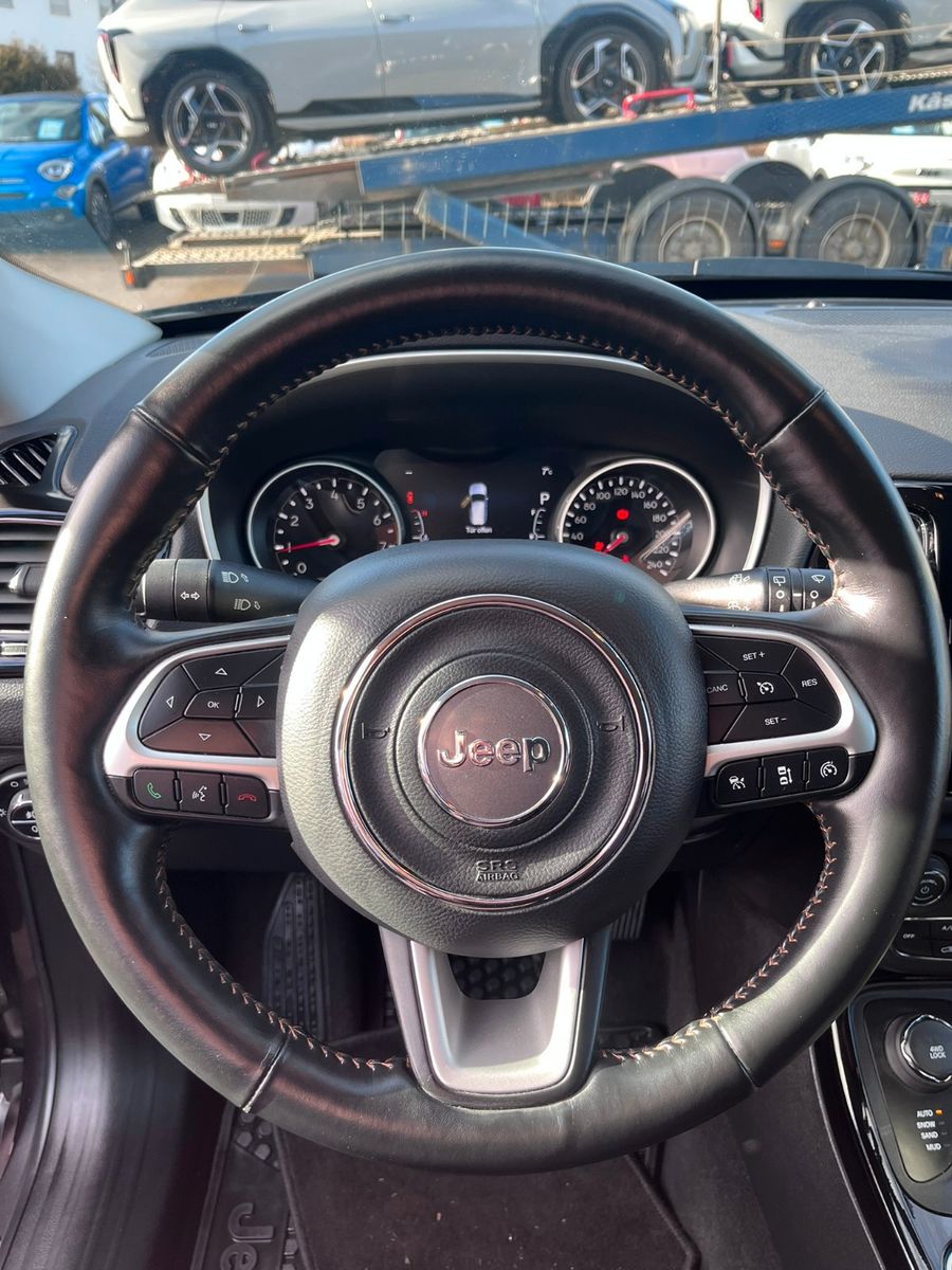 Fahrzeugabbildung Jeep Compass Limited 4WD