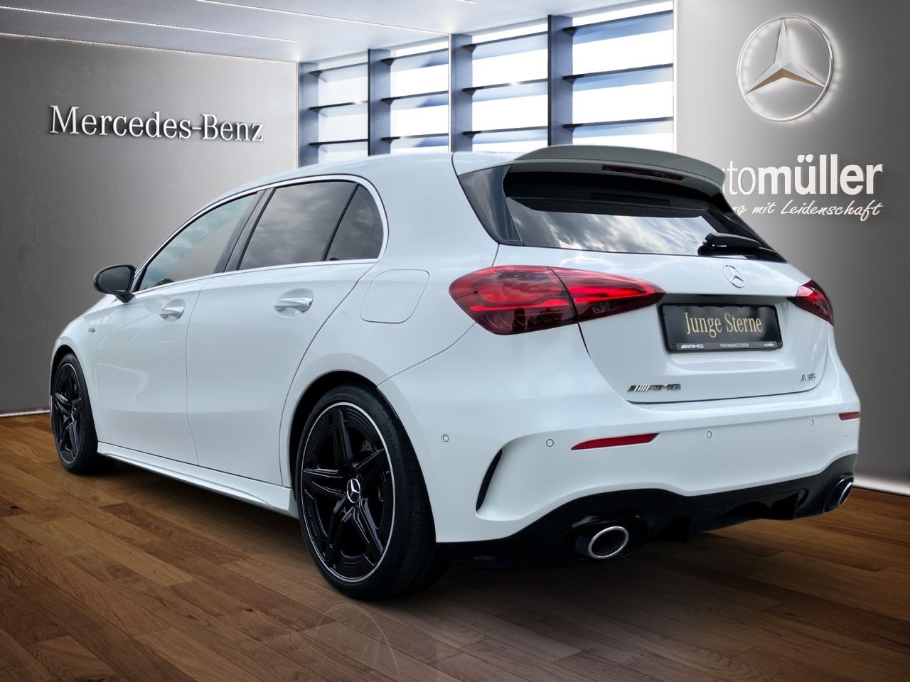 Fahrzeugabbildung Mercedes-Benz AMG A 35 4M AHK+MULTIBEAM+KEYLESS+AMBIENTE+LHZ