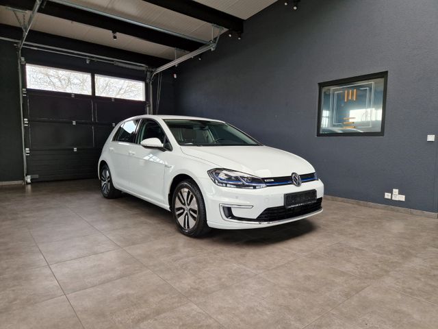 Volkswagen e-Golf VII Lim.*WÄRMEPUMPE*NAVI*LED*SCHNELLLADE*