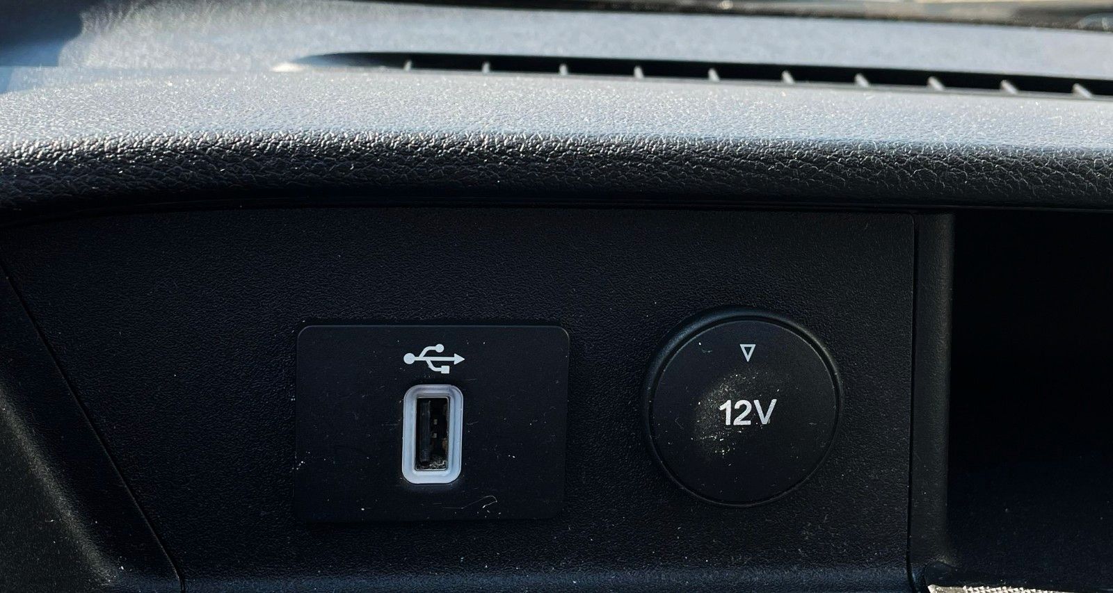 Fahrzeugabbildung Ford Transit Custom 290 SPORT NAVI SITZH AHK tLEDER
