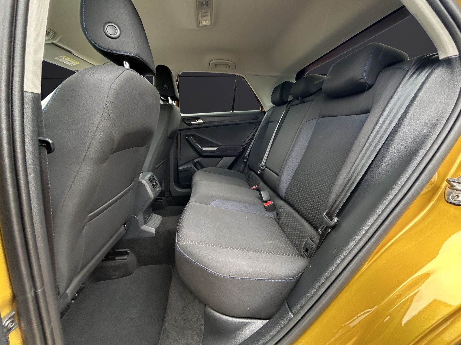 Fahrzeugabbildung Volkswagen T-Roc TSI United DSG LED Navi ACC AHK RFK SH
