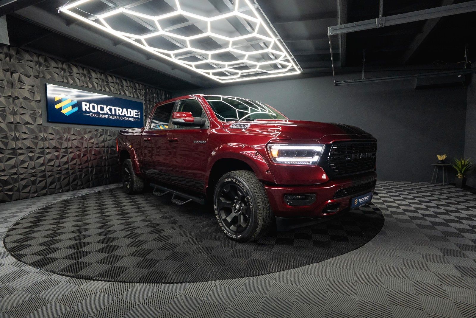 Fahrzeugabbildung Dodge RAM 5.7 V8 HEMI 4x4 OFFROAD Night AXLE LOCK 19%