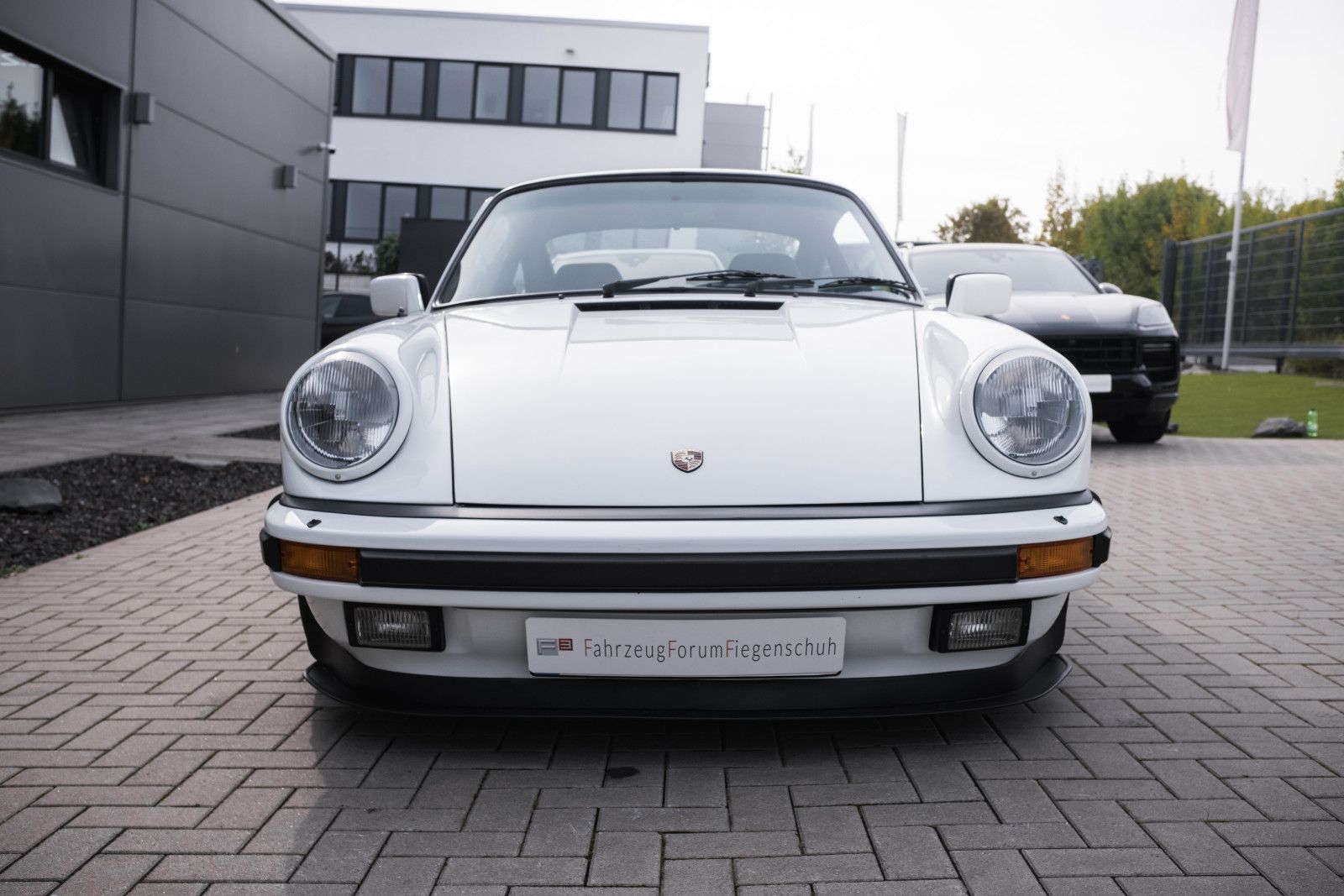 Fahrzeugabbildung Porsche 911 Carrera Coupe - 330PS - umfangr. restauriert