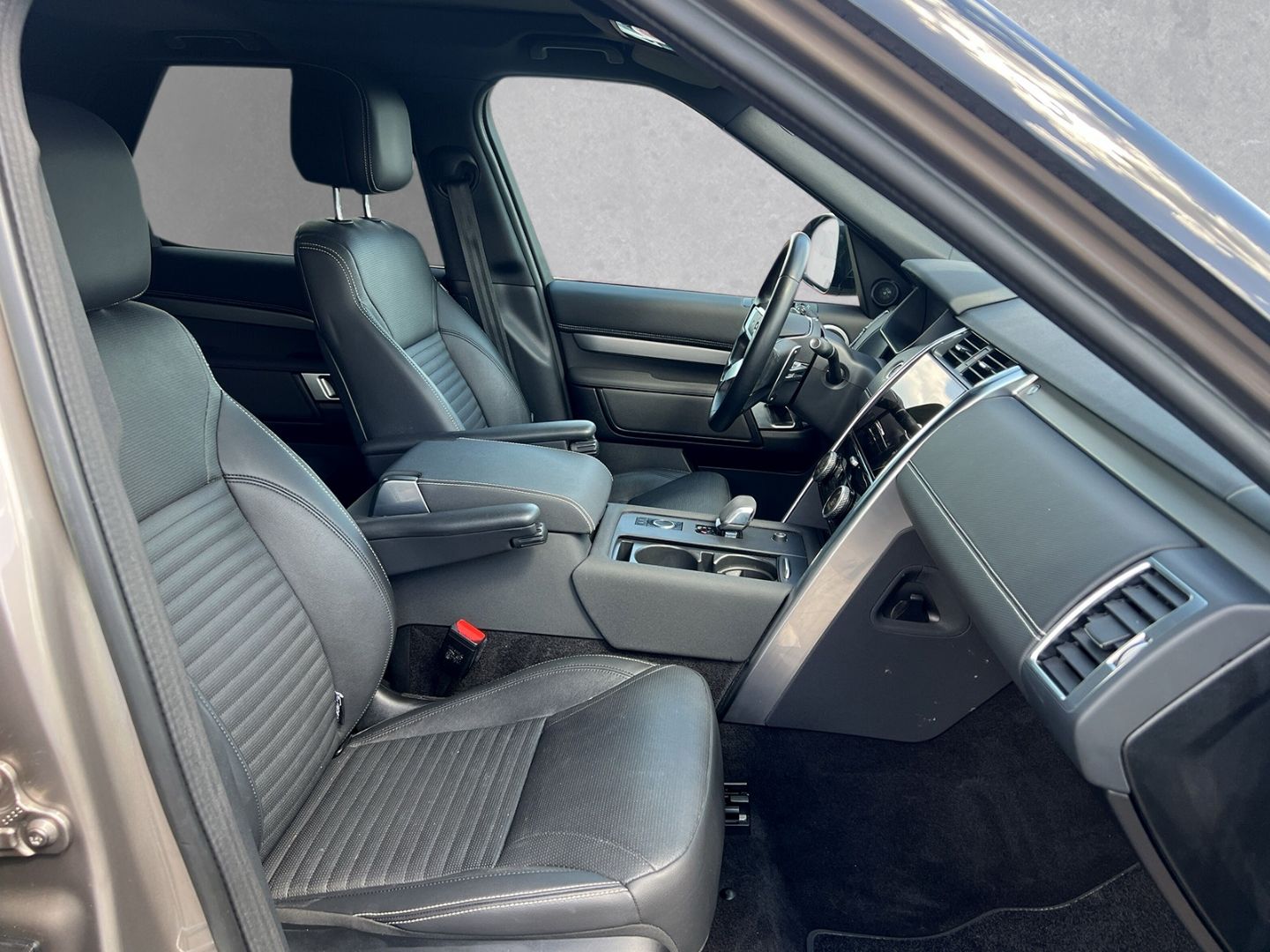 Land Rover Discovery D250 R-Dynamic SE D250 *BlackPack*AHK* imagem 3