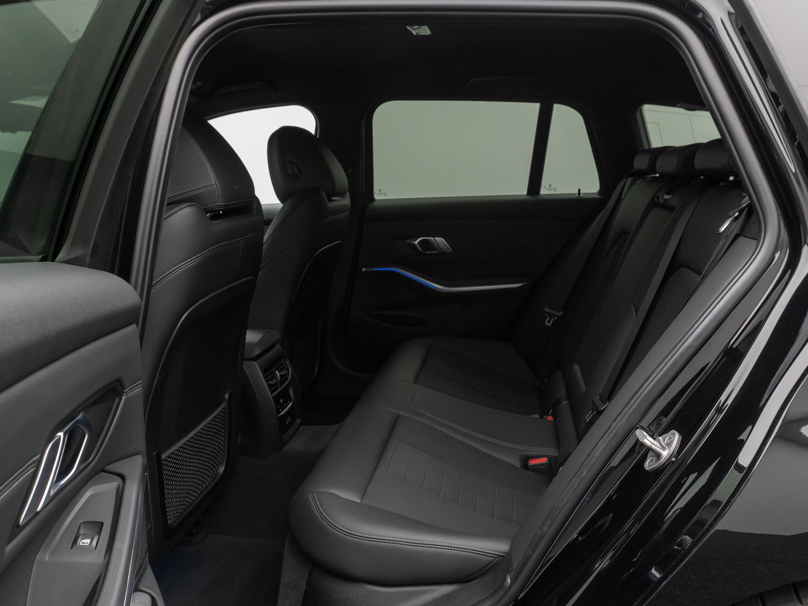 Fahrzeugabbildung BMW 330i Sport Line Kamera Lenkhz HiFi Komfort Alarm