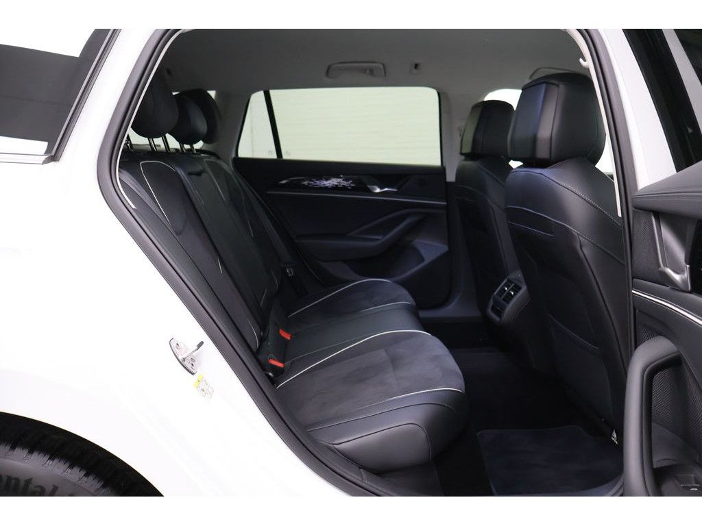 Volkswagen Passat Variant 1.5 eTSI Business DSG Navi Matrix foto 25