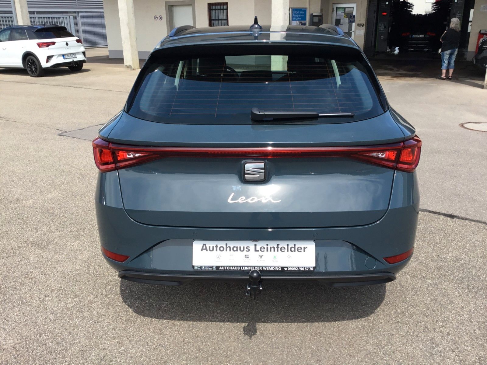 Fahrzeugabbildung SEAT Leon 1.5 eTSI Style DSG Sportstourer+LED+ACC+AHK