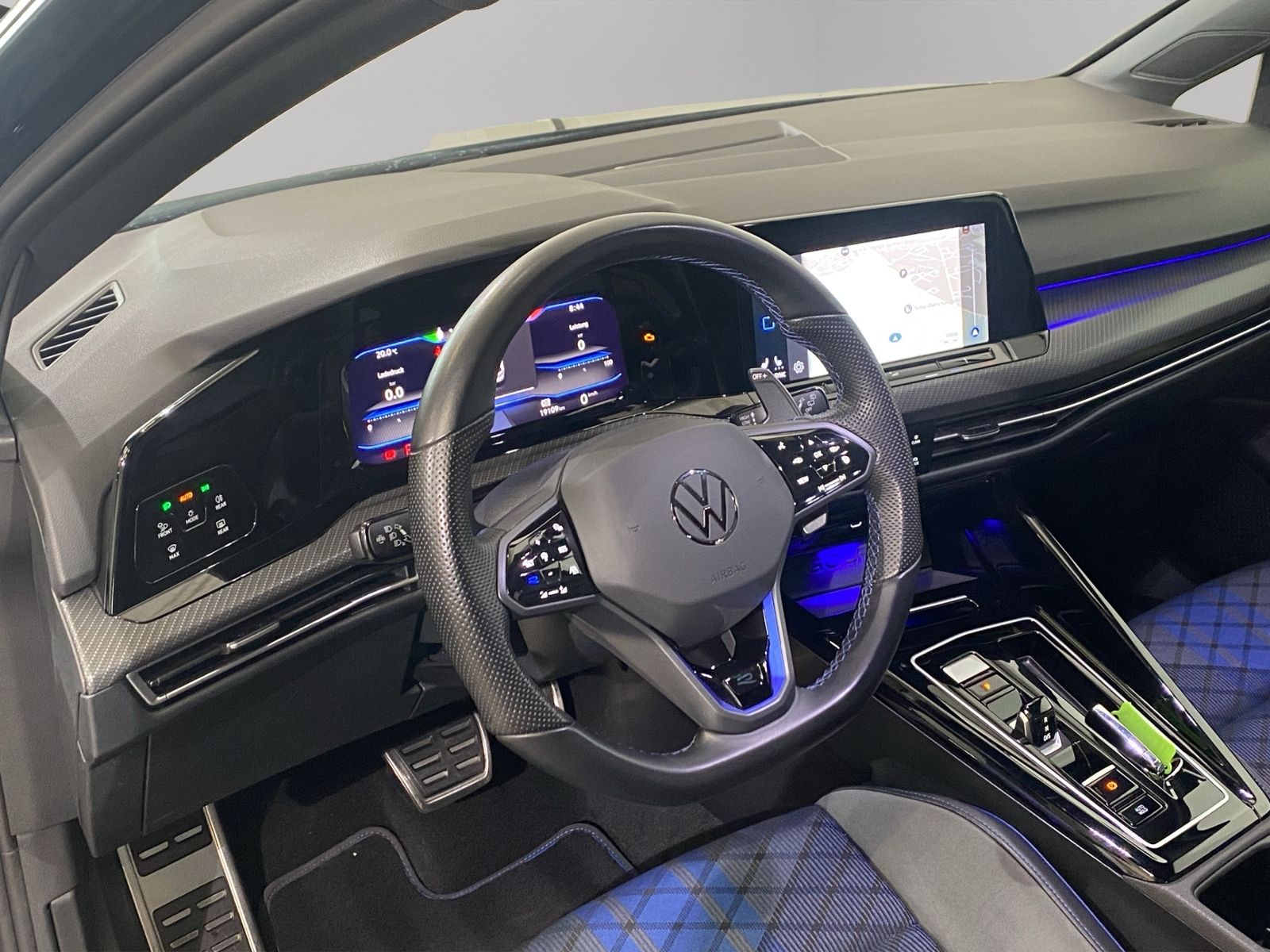 Volkswagen Golf VIII R Performance 2.0 TSI DSG 4Motion foto 4