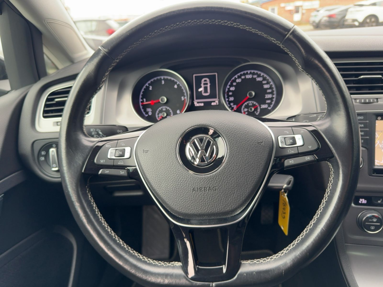 Fahrzeugabbildung Volkswagen Golf VII 1.6 TDI Lounge Alu Navi Sitzh. PDC Temp