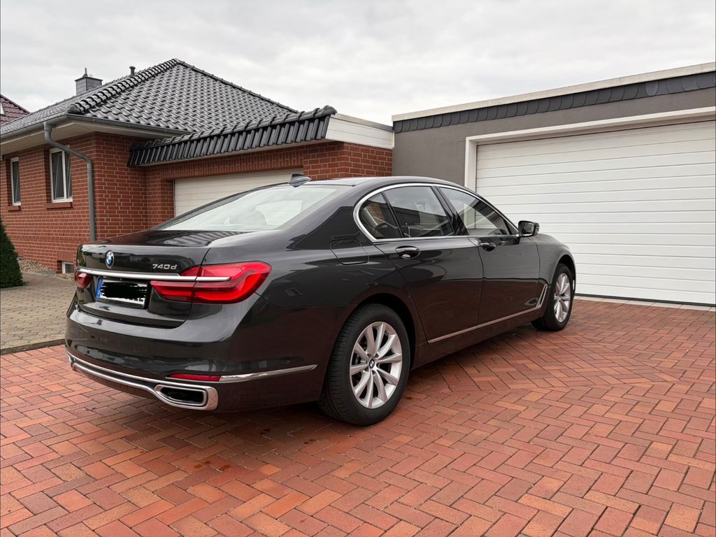 Image of BMW 740