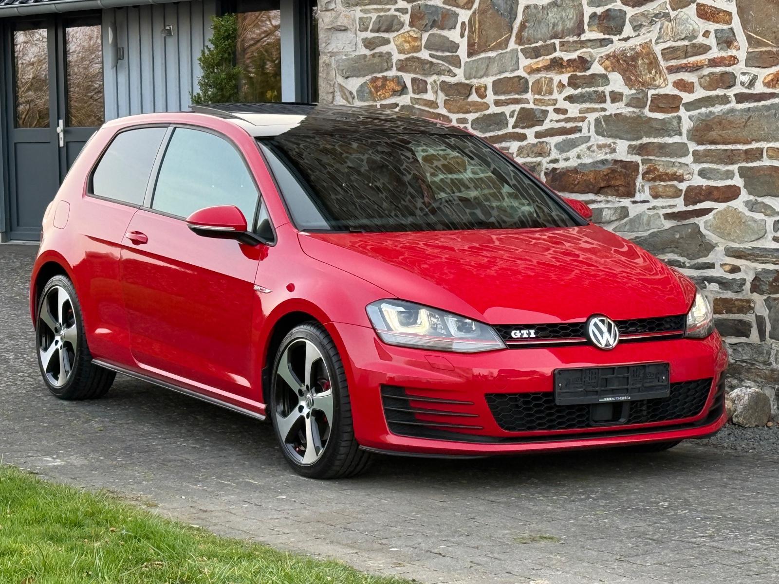 Volkswagen Golf VII GTI ACC/1-Hand/Schiebedach/LED/Bi-Xenon