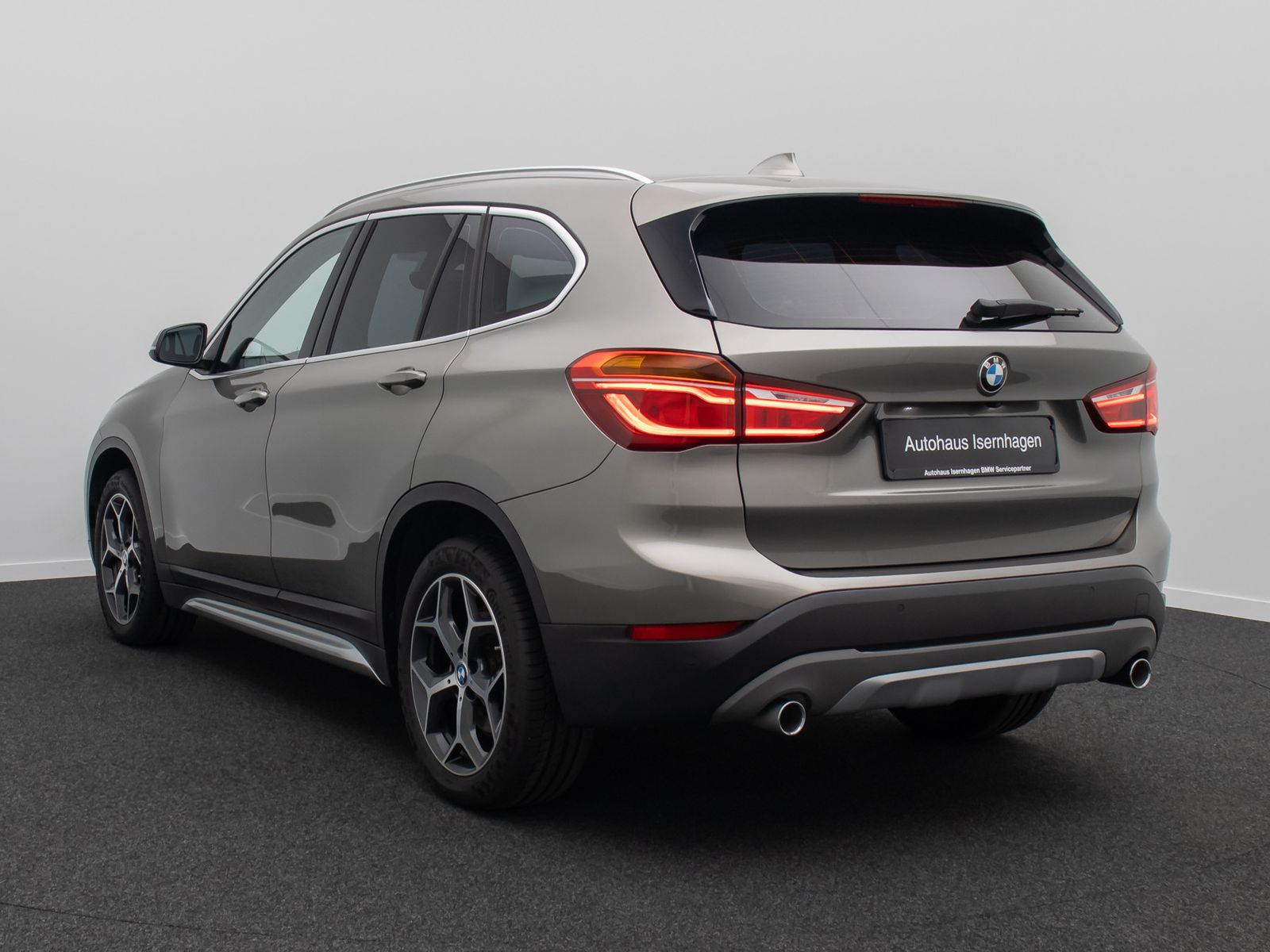 Fahrzeugabbildung BMW X1xD20d xLine Kamera HUD Alarm H/K NaviPlus 18"