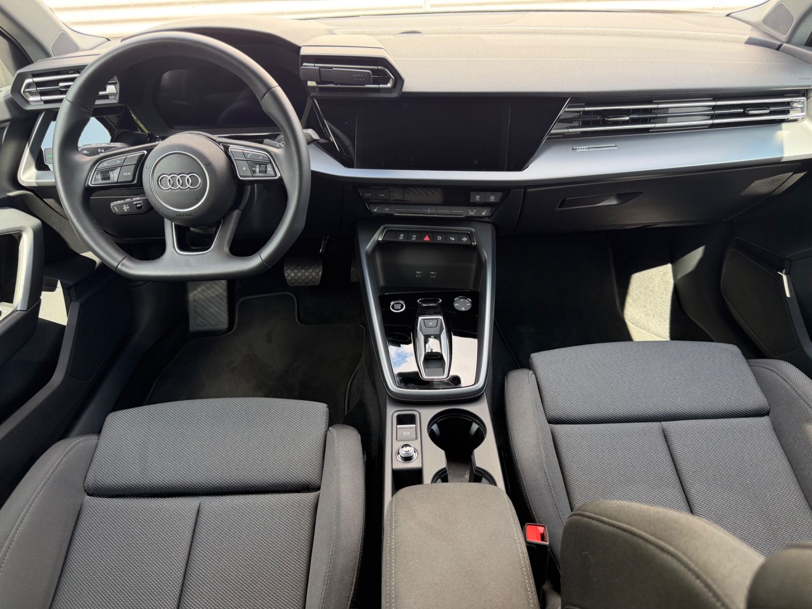 Fahrzeugabbildung Audi A3 Sportback 35TFSI S-line NAVI SHZ