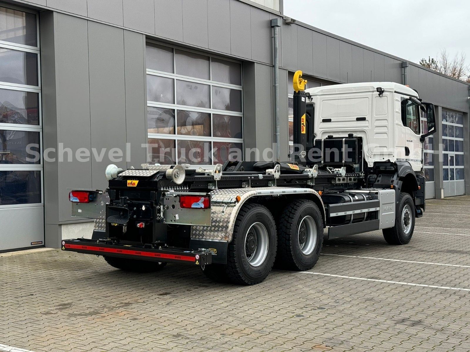 Fahrzeugabbildung MAN TGS 33.480 Abrollkipper HYVA  / 26-55s 6x6/60Ton
