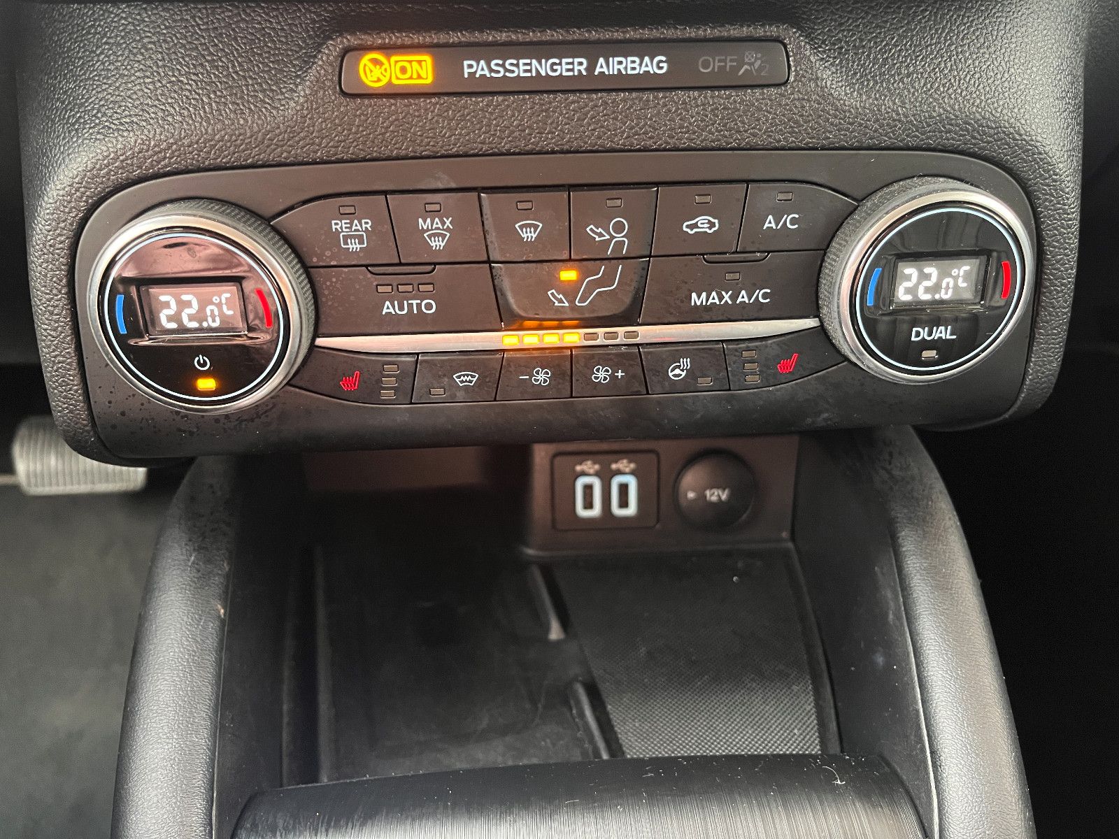 Fahrzeugabbildung Ford Focus Lim. Vignale