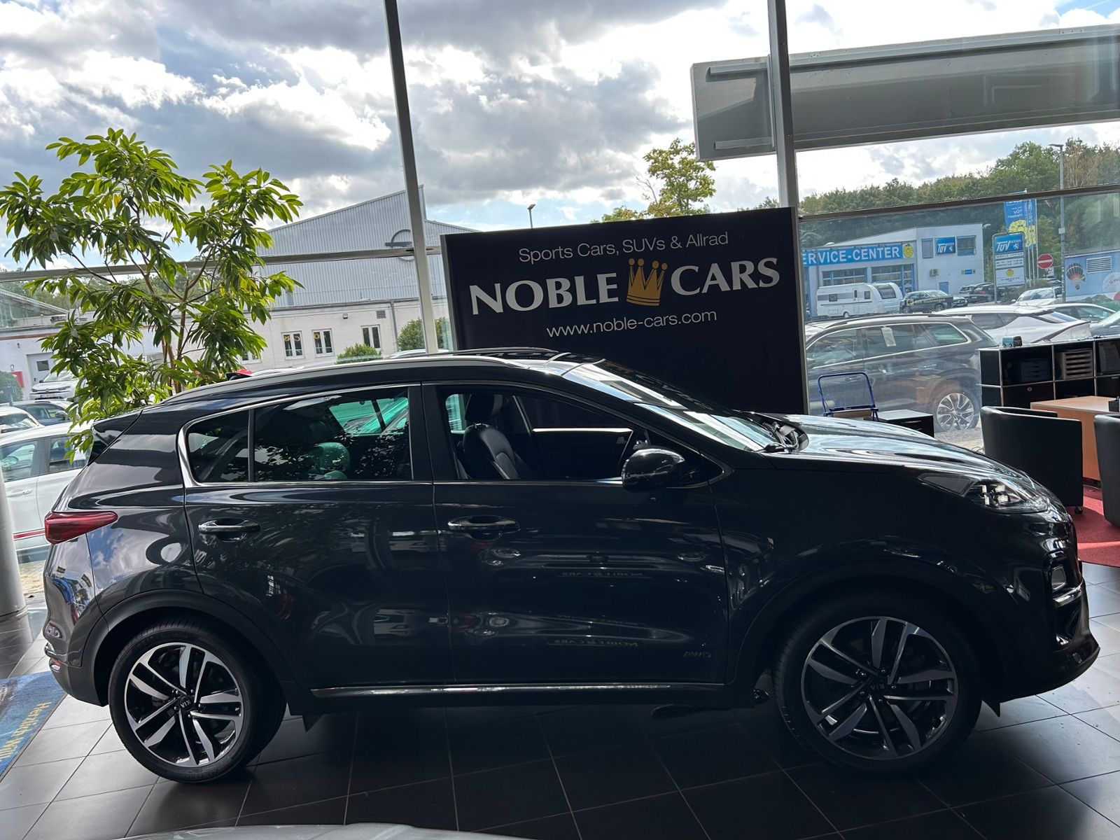 Fahrzeugabbildung Kia Sportage Platinum Edition 4WD PANO LEDER 19"