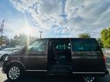 Volkswagen T5 Multivan Exclusive AUTOMATIK/7-SITZ/AHK/STDHZ - VW T5 Transporter Gebrauchtwagen in Frankfurt