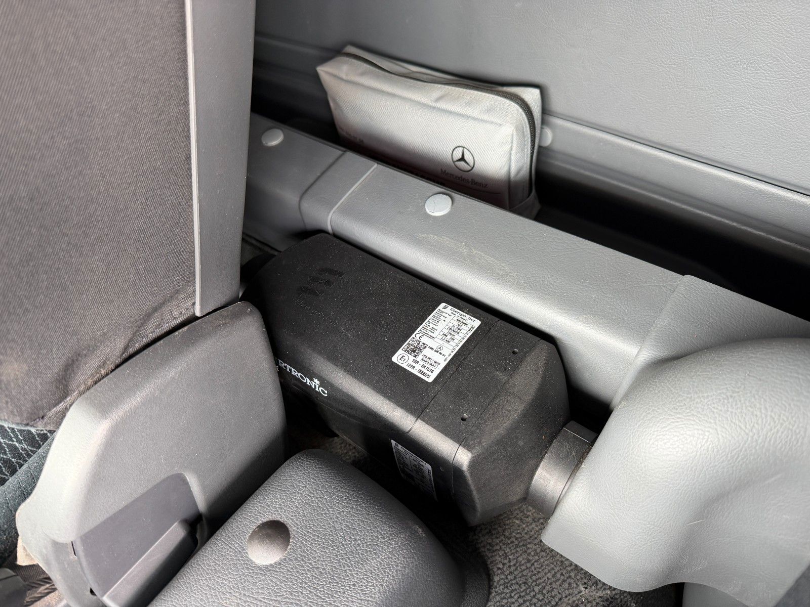 Fahrzeugabbildung Mercedes-Benz Atego 923 L 3 Sitze Standh. Ausbau