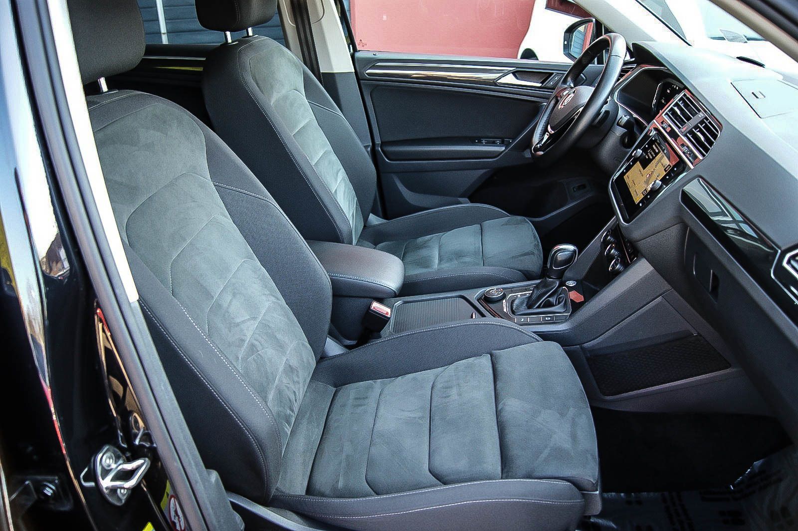 Fahrzeugabbildung Volkswagen Tiguan 2.0TDI 4Motion DSG R-LINE Black Style 19'