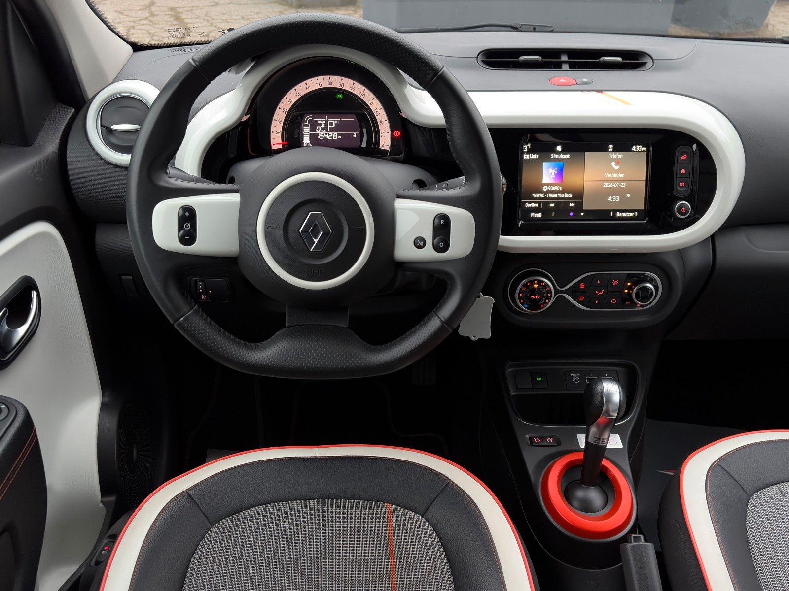 Fahrzeugabbildung Renault Twingo Vibes E Temp SHZ PDC R-Kam CarPlay Quarz