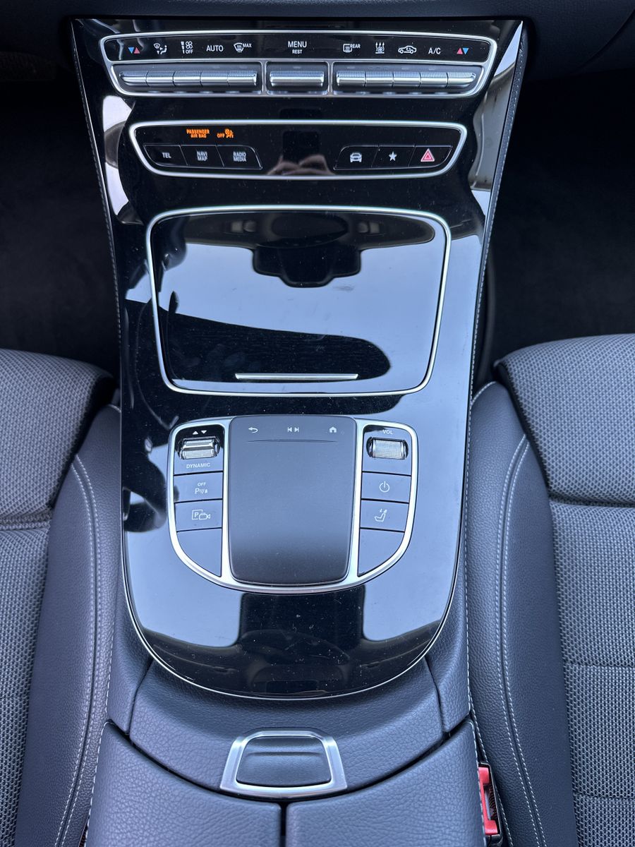 Fahrzeugabbildung Mercedes-Benz E 300de T 4Matic NAV+LED+DISTRONIC+KAMERA+HEADUP