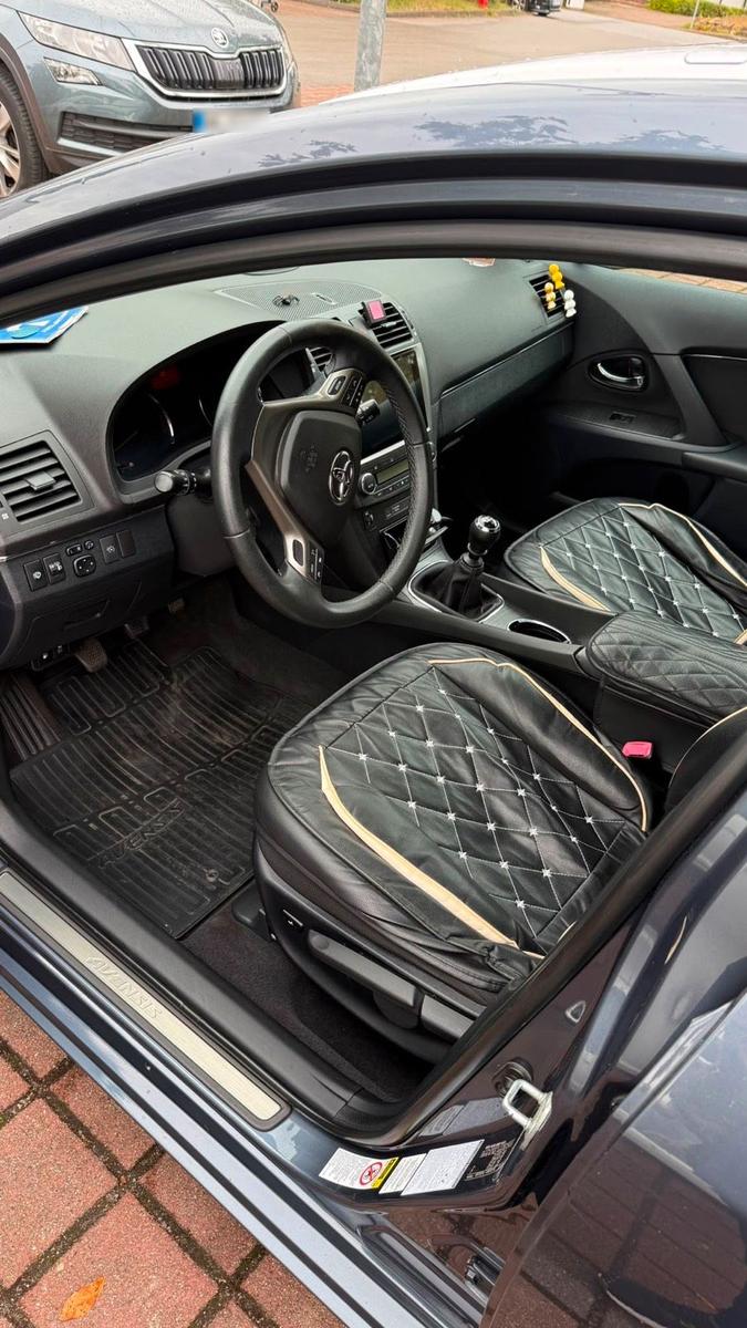 Toyota Avensis 2011 — photo 13
