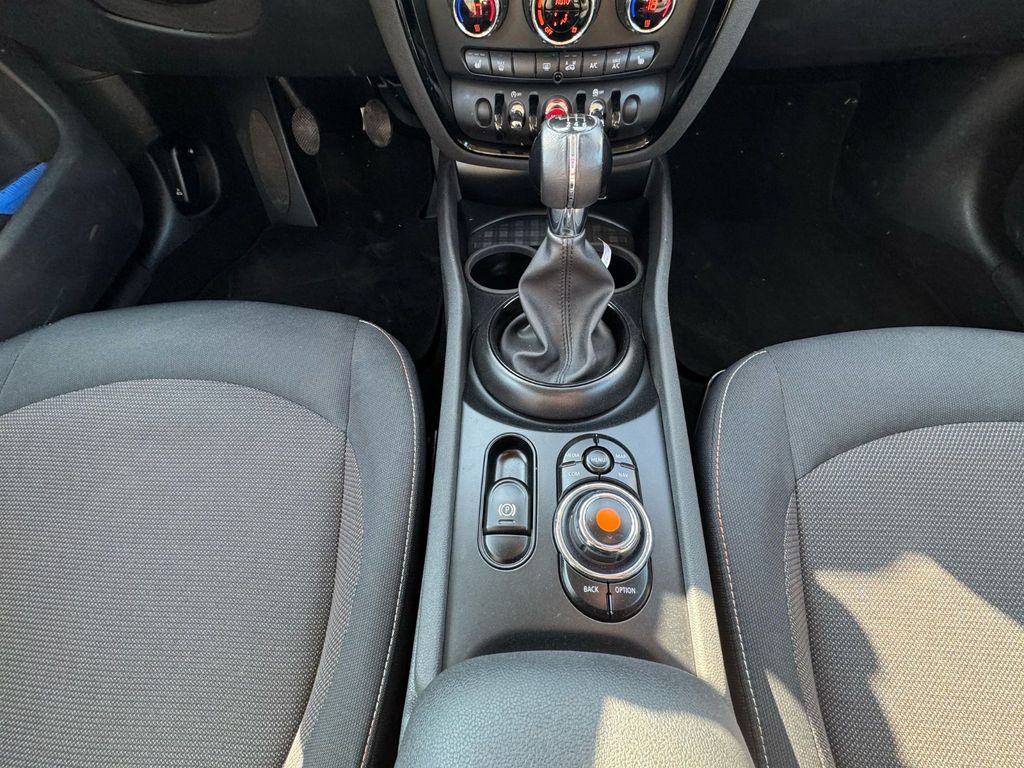 Car Image 21