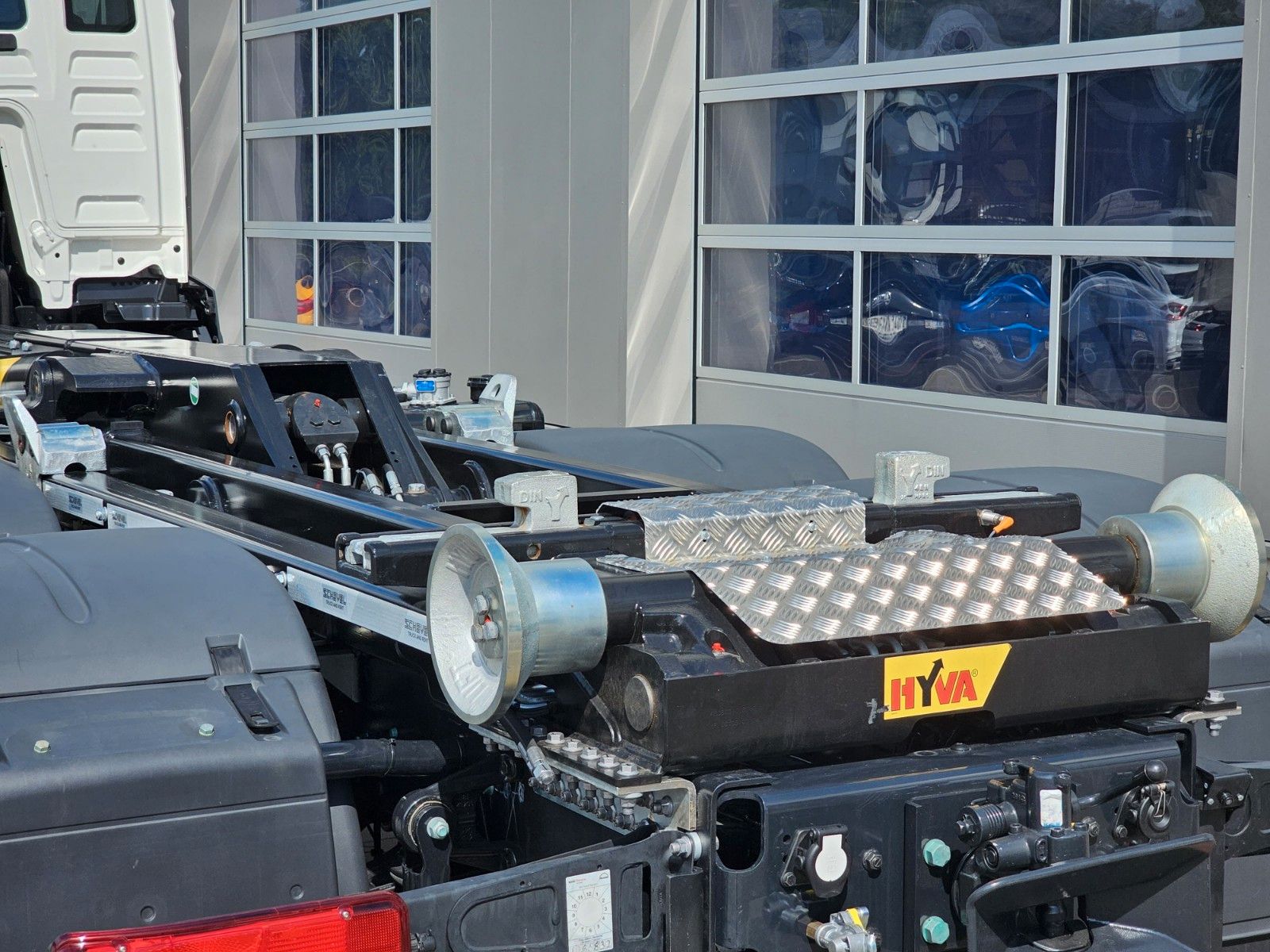 Fahrzeugabbildung MAN TGS 26.480 Abrollkipper HYVA 20-60-S / 7m Cont.