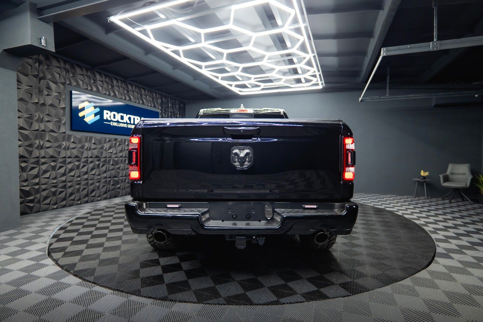 Fahrzeugabbildung Dodge RAM 5.7 V8 HEMI 4x4 Night LARAMIE LONGBED 19%