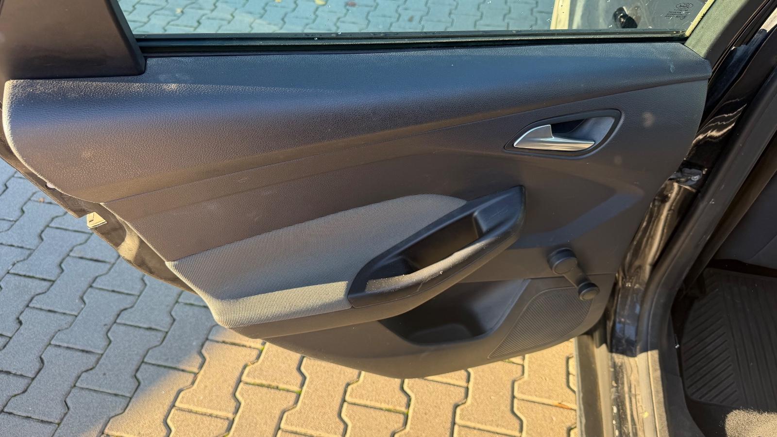 Ford Focus 2013 — photo 11