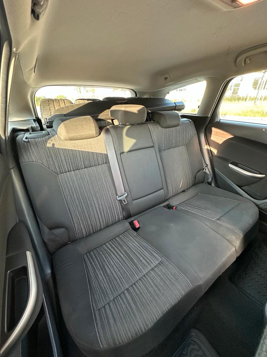 Opel Astra 2012 — photo 10