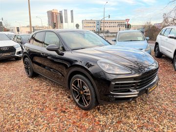 Porsche Cayenne - 1